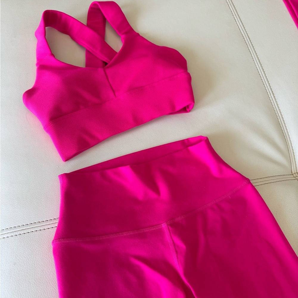 ALO Yoga Hot Pink Activewear Bra and Leggings - Picture 3 of 10